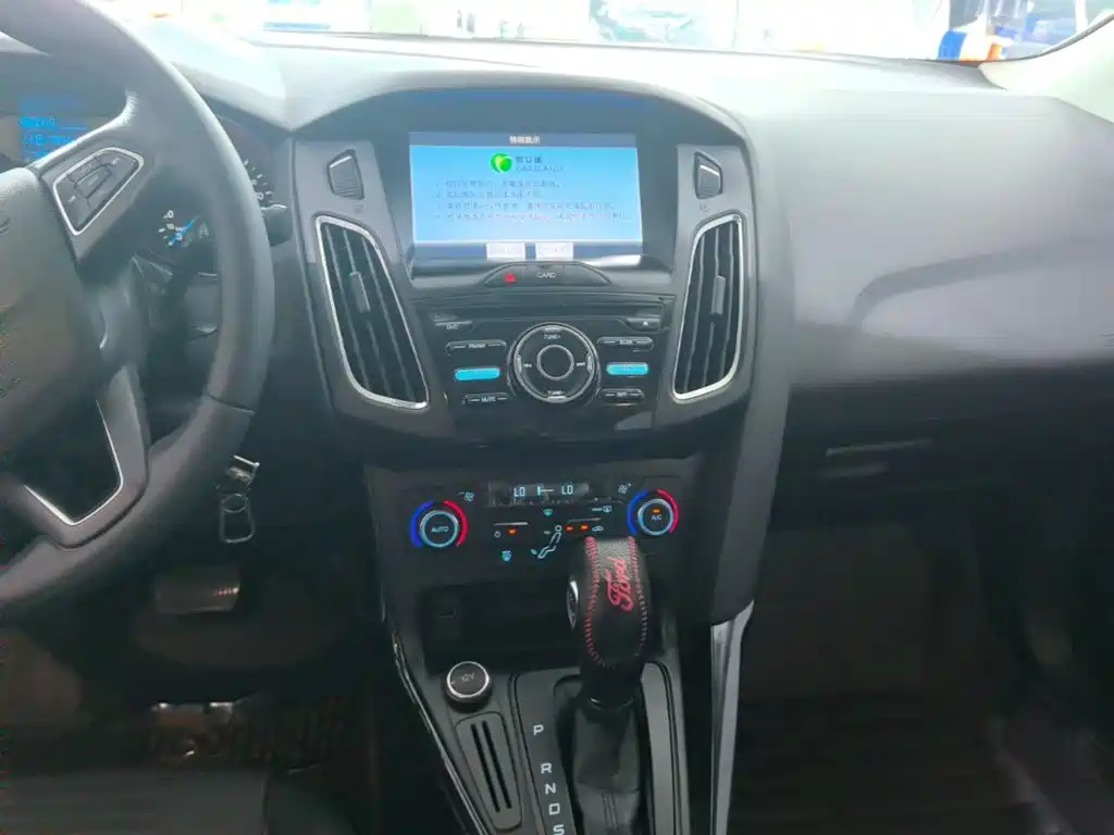 Ford Focus 2016 — фото 13