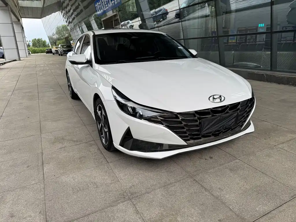 Hyundai Elantra 2022