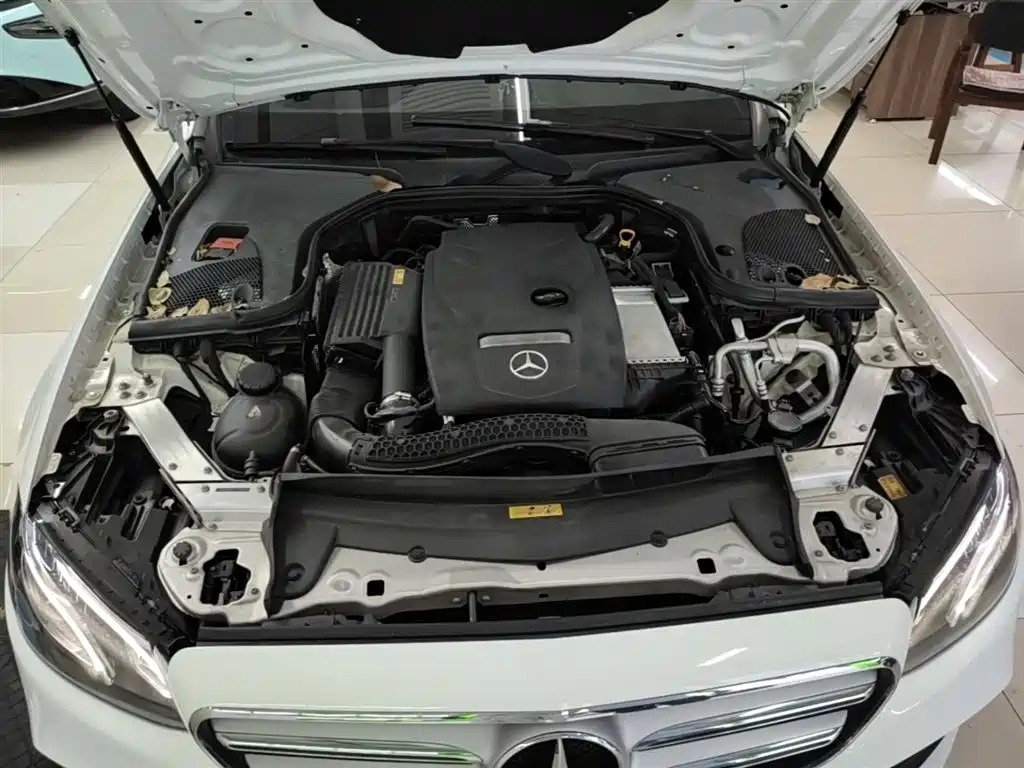 Mercedes-Benz E-Class 2019 — фото 20