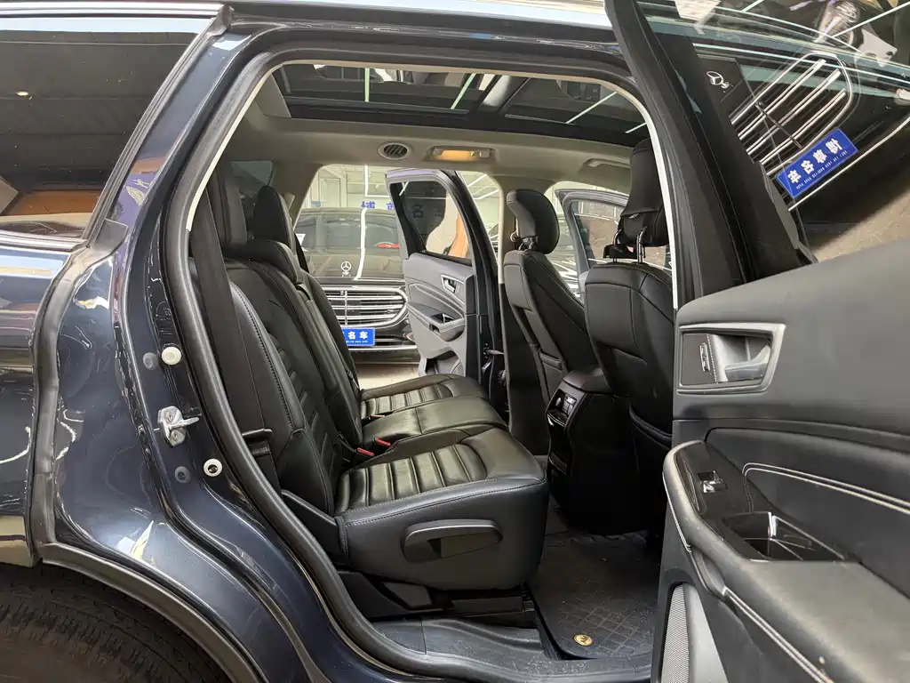 Ford Edge 2020 — фото 17