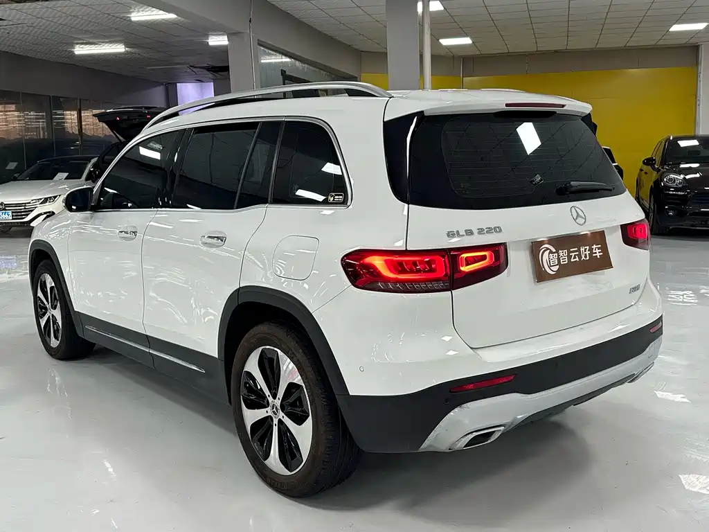 Mercedes-Benz GLB 2023