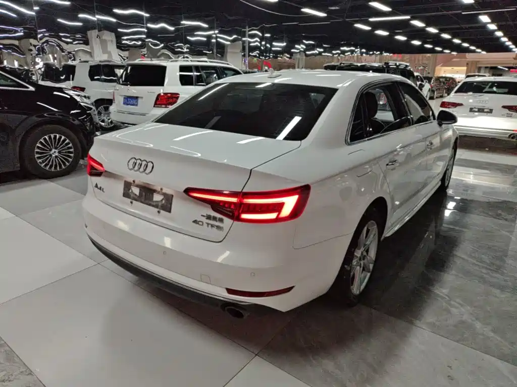 Audi A4L 2018