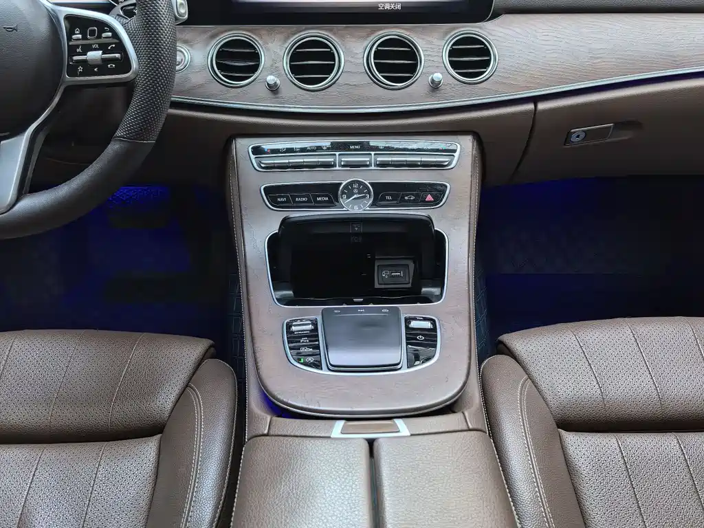 Mercedes-Benz E-Class 2020 — фото 12