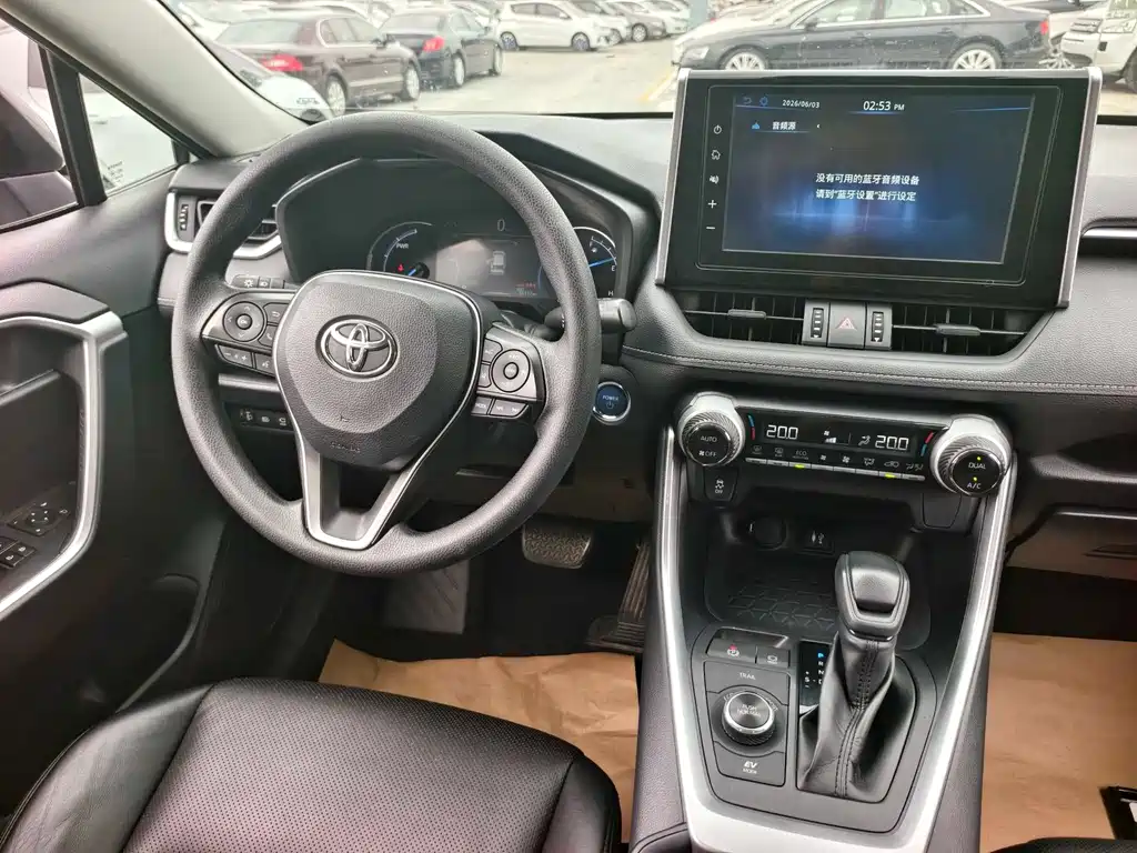 Toyota RAV4 2020 — фото 16