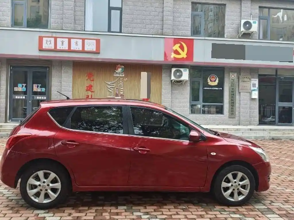 Nissan Tiida 2014
