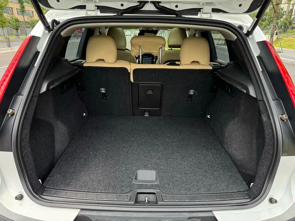 Volvo XC40 2020 — фото 14