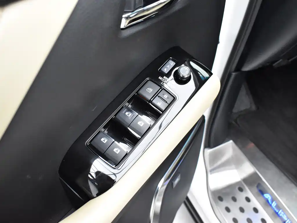 Toyota Alphard 2018 — фото 15