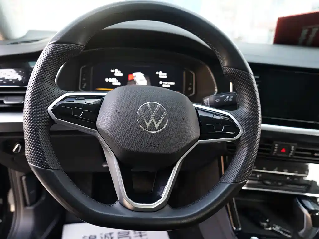 Volkswagen Passat 2024 — фото 12