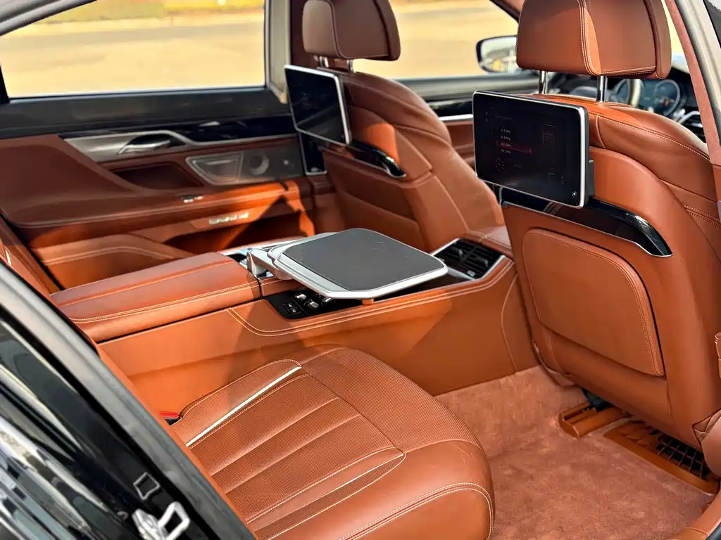 BMW 7 Series 2017 — фото 15