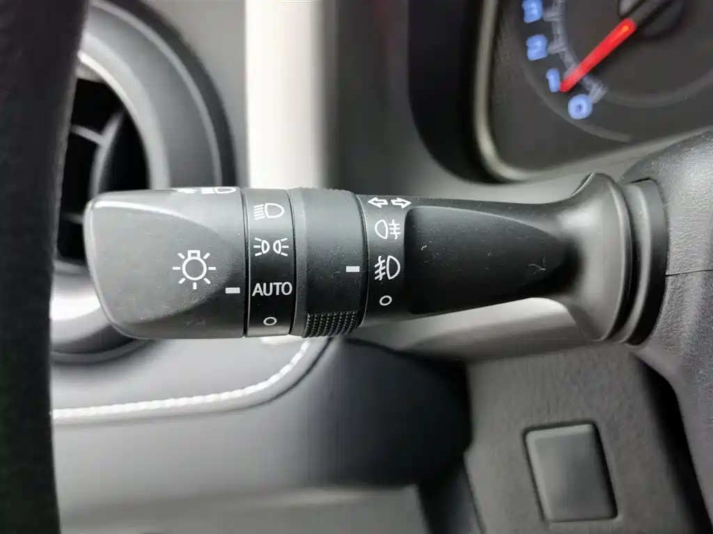 Toyota RAV4 2018 — фото 21