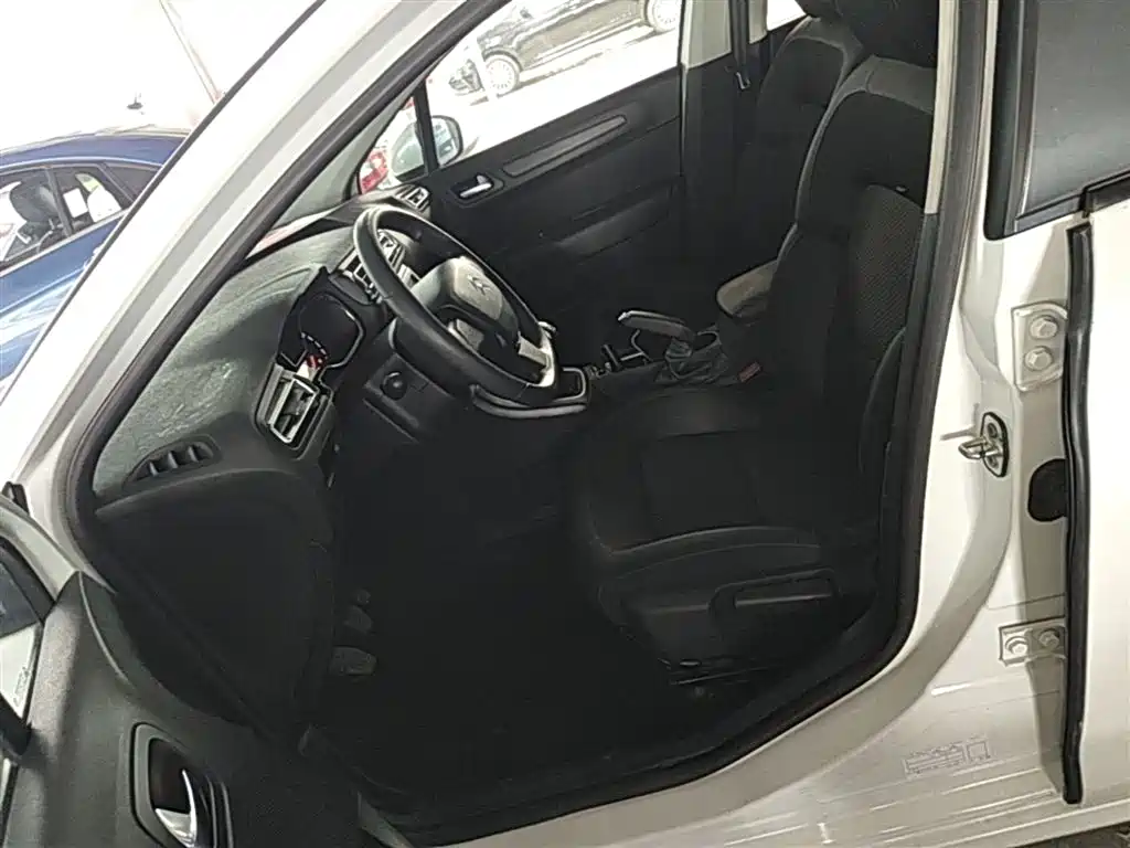 Citroen C4 2018 — фото 15