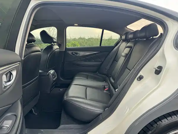 Infiniti Q50L 2015