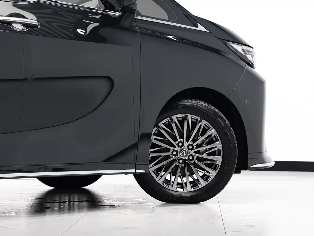 Lexus LM 2023