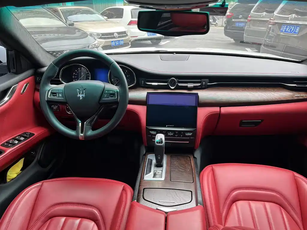 Maserati Quattroporte 2015 — фото 10