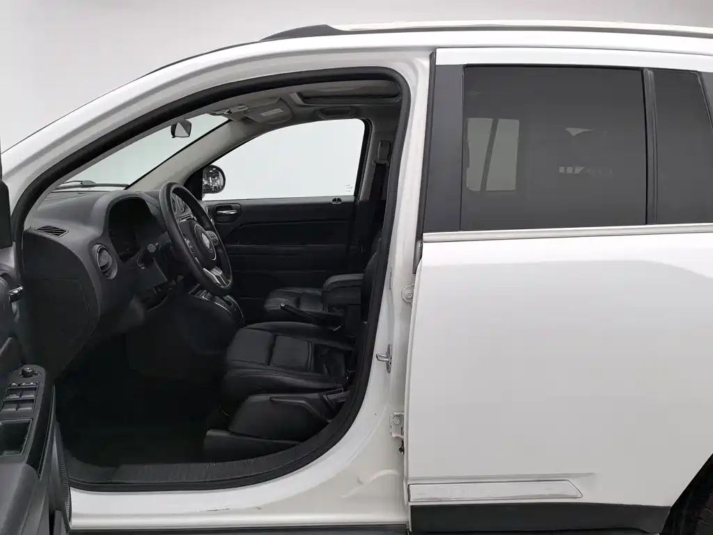 Jeep Compass 2013 — фото 10
