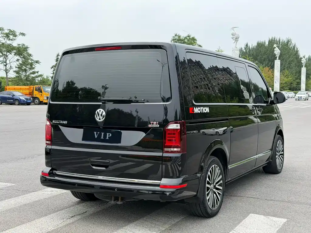 Volkswagen Multivan 2018 — фото 9
