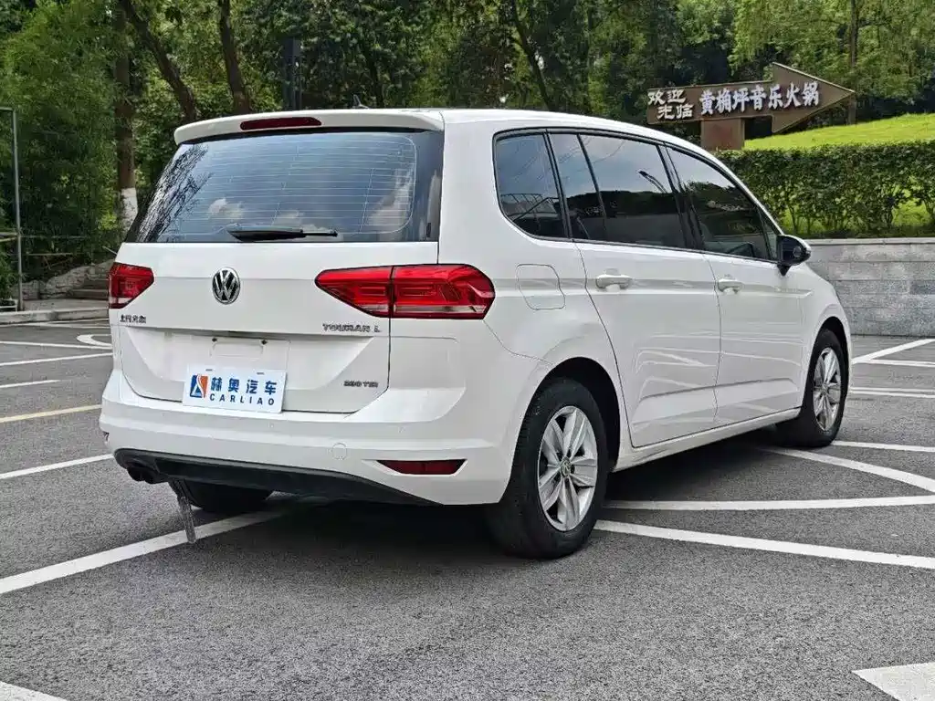 Volkswagen Touran 2017 — фото 22