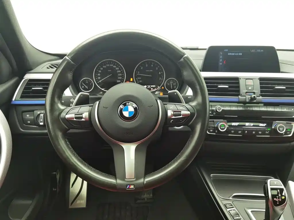 BMW 3 Series 2019 — фото 11