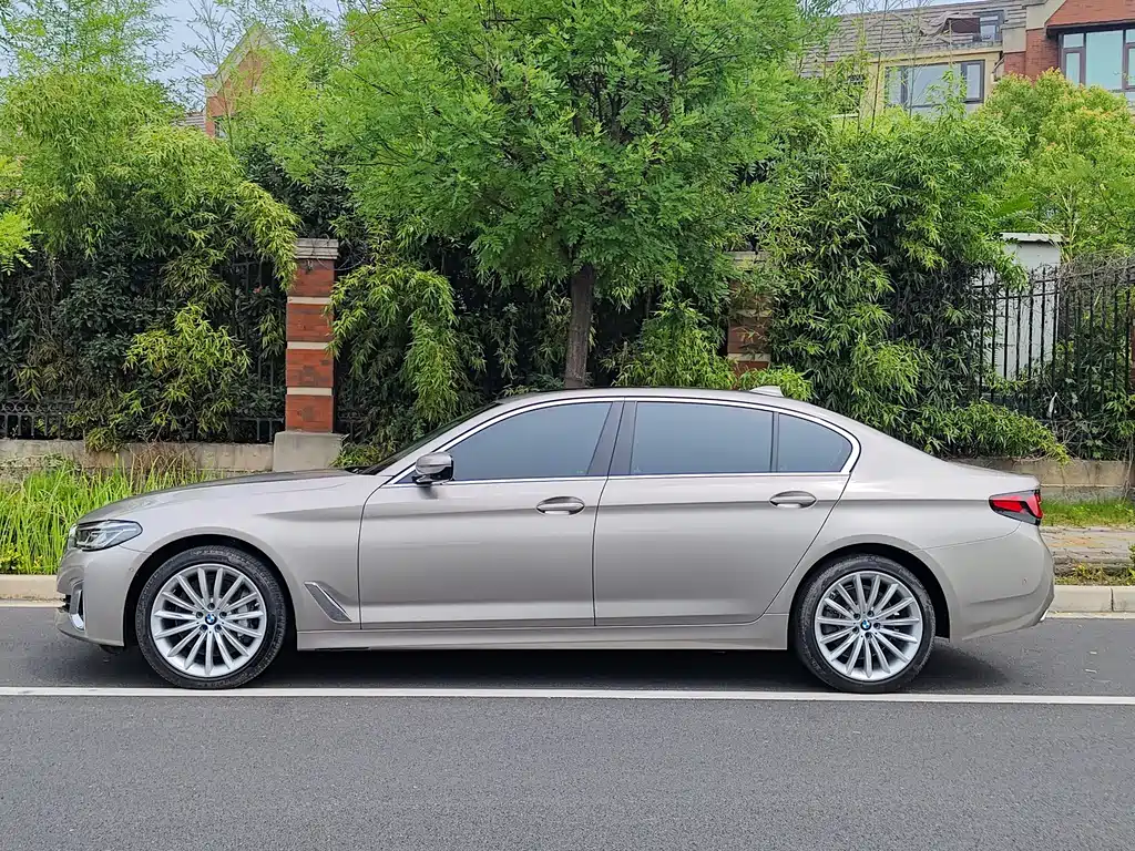 BMW 5 Series 2022 — фото 18