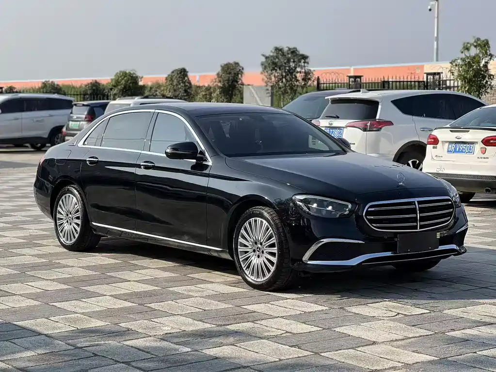 Mercedes-Benz E-Class 2022 — фото 3