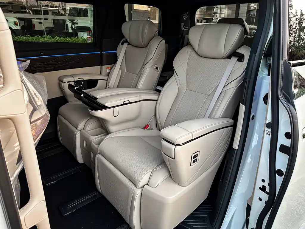 Toyota Alphard — фото 8