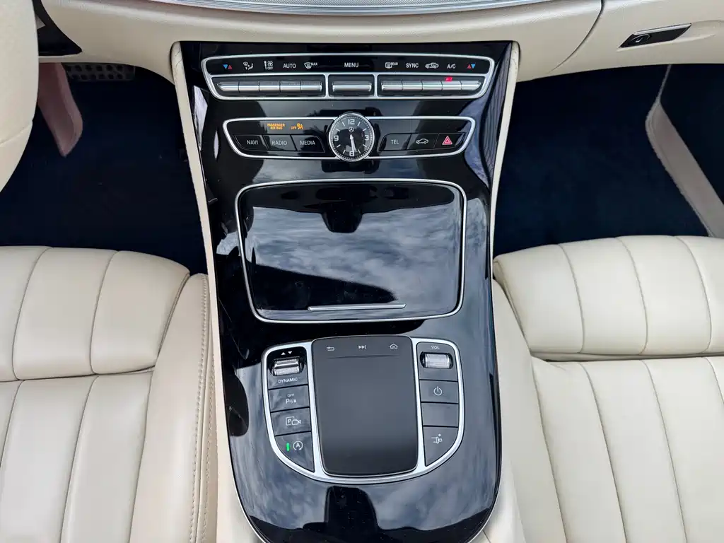 Mercedes-Benz E-Class 2020 — фото 9