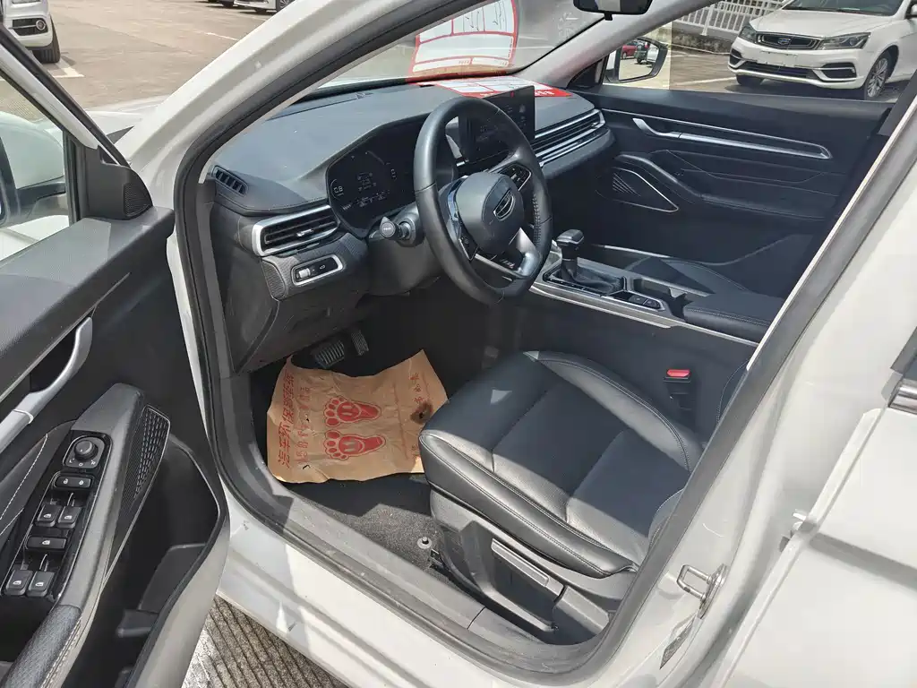 Geely Emgrand 2023