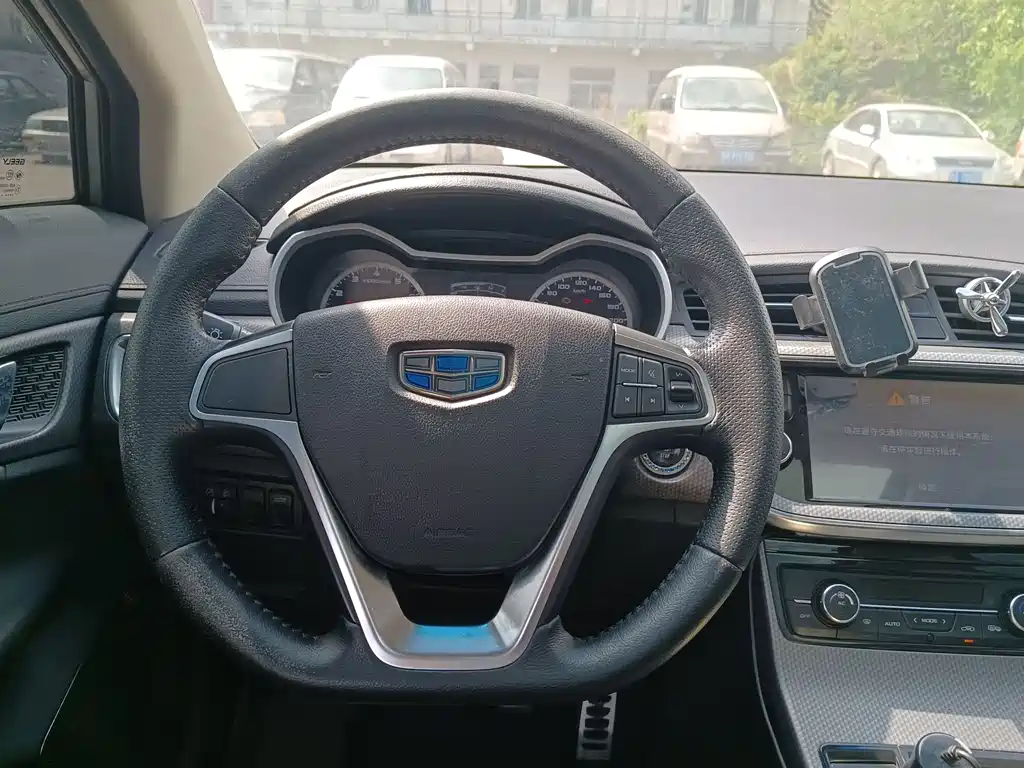 Geely Emgrand GS 2016 — фото 13