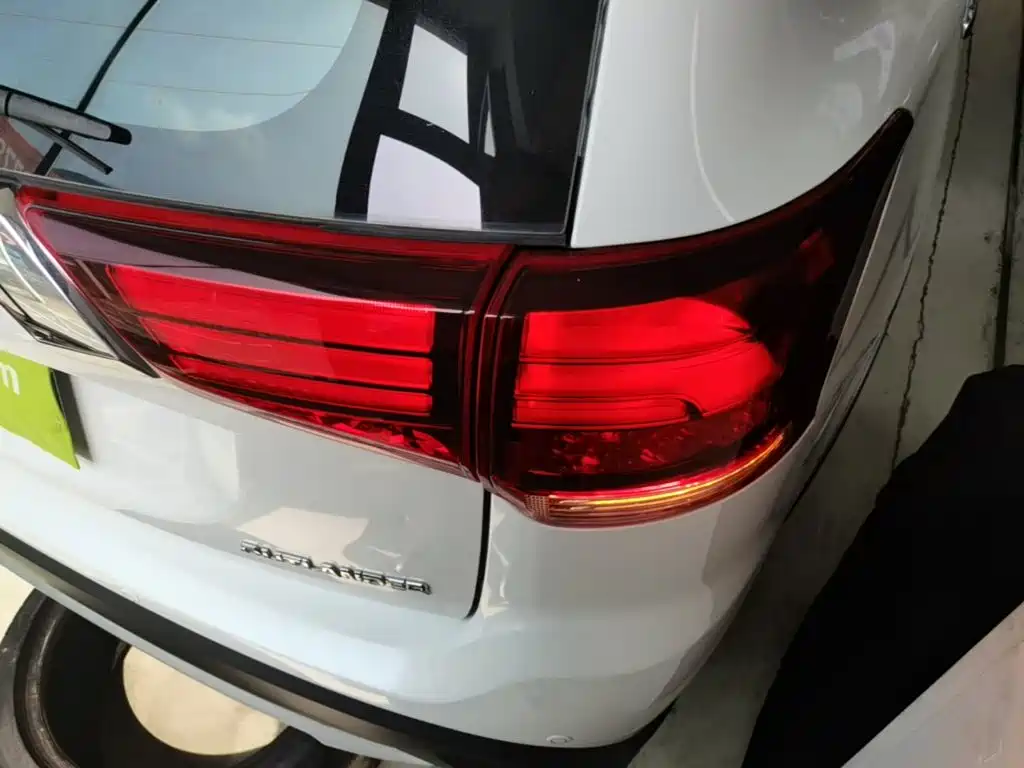 Mitsubishi Outlander 2018 — фото 8