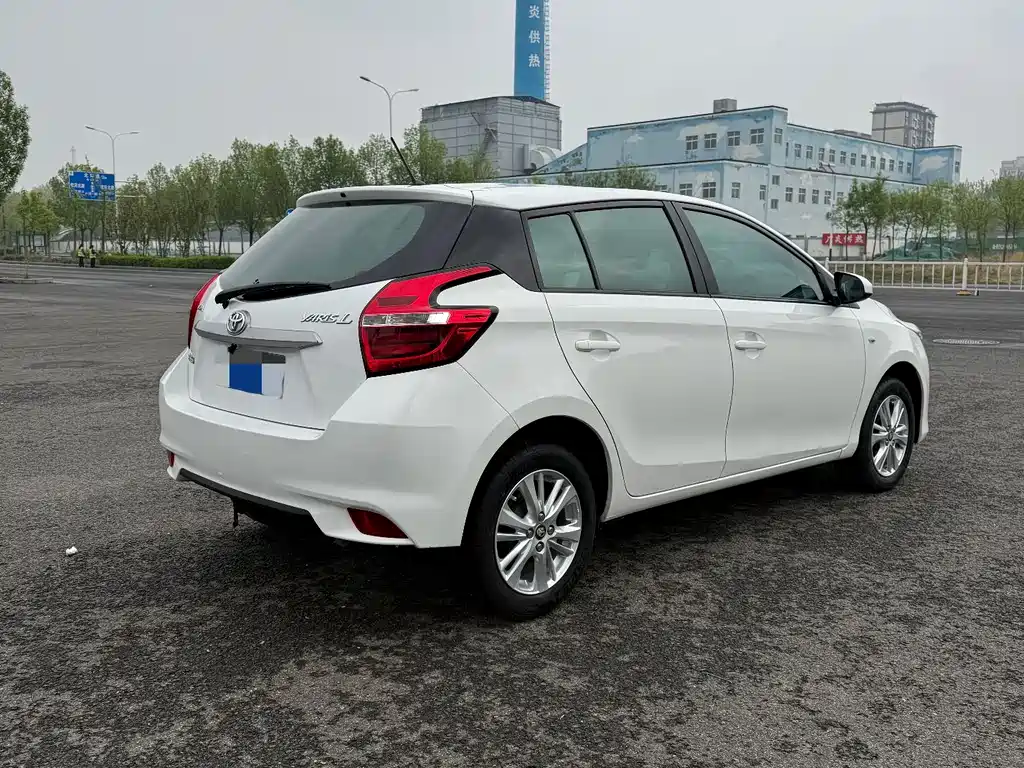 Toyota Yaris L 2019 — фото 7