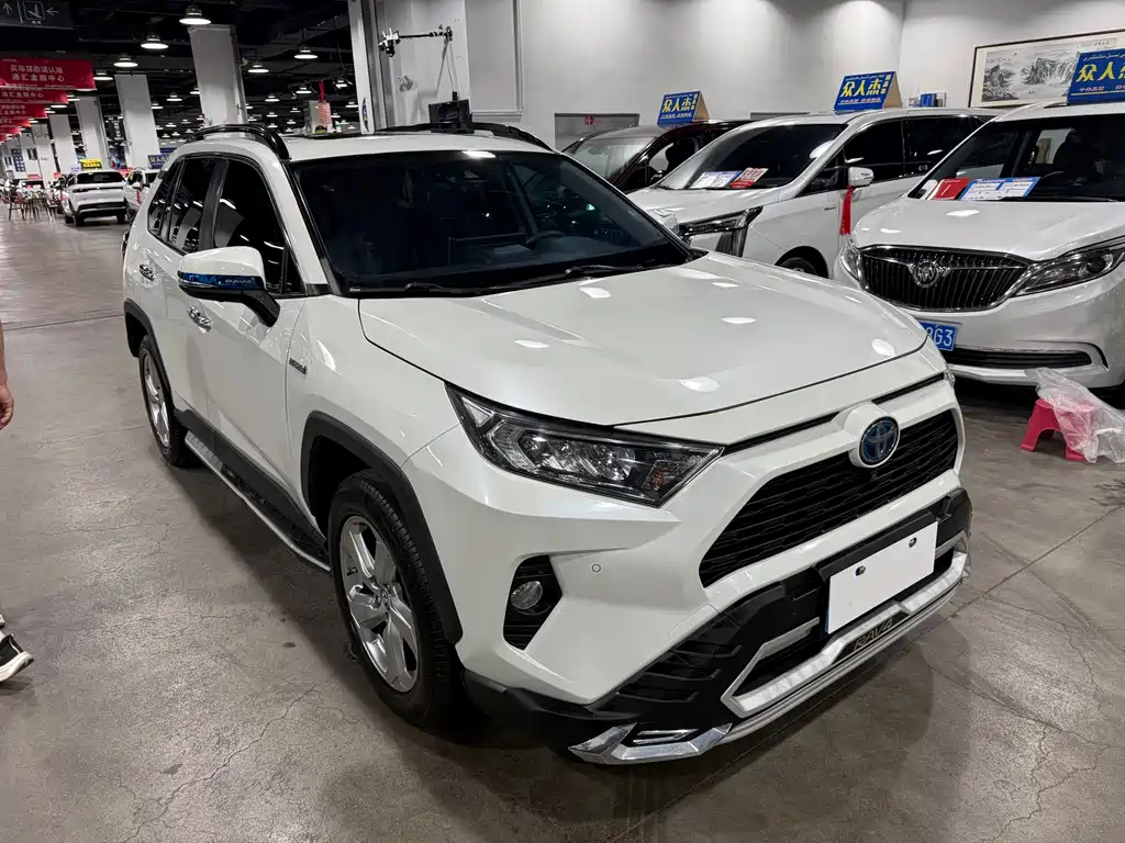 Toyota RAV4 2020 — фото 3