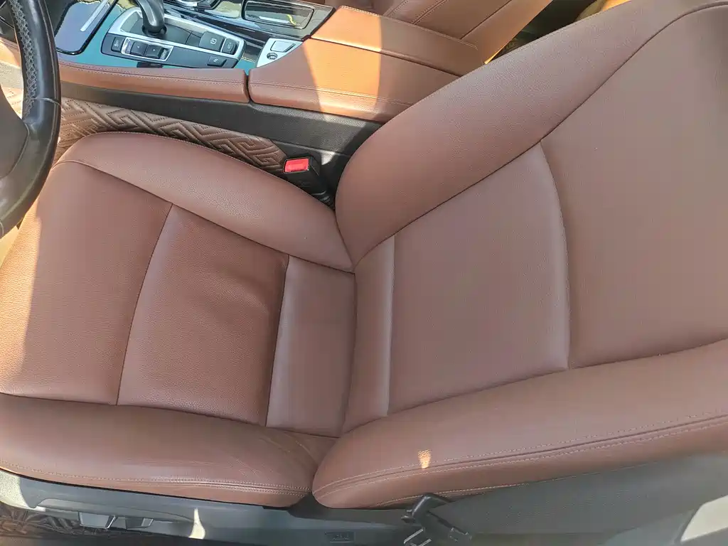 BMW 5 Series 2017 — фото 12