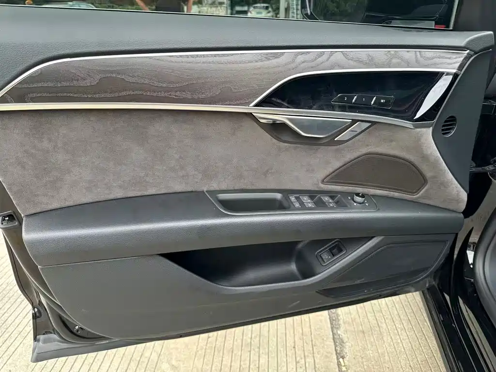 Audi A8 2022