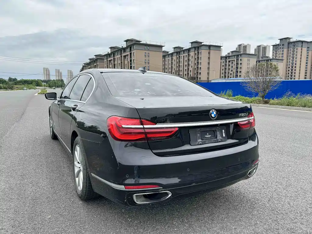 BMW 7 Series 2017 — фото 9