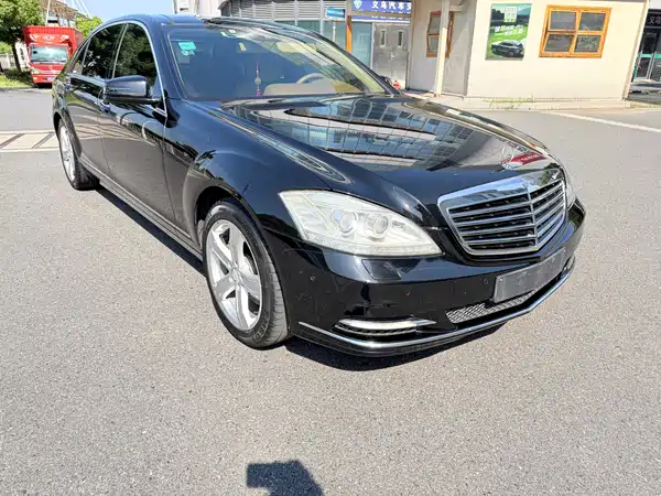 Mercedes-Benz S-Class 2010