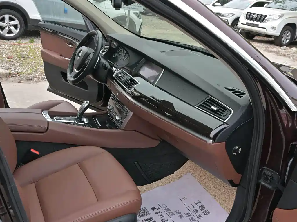 BMW 5 Series GT 2014 — фото 15