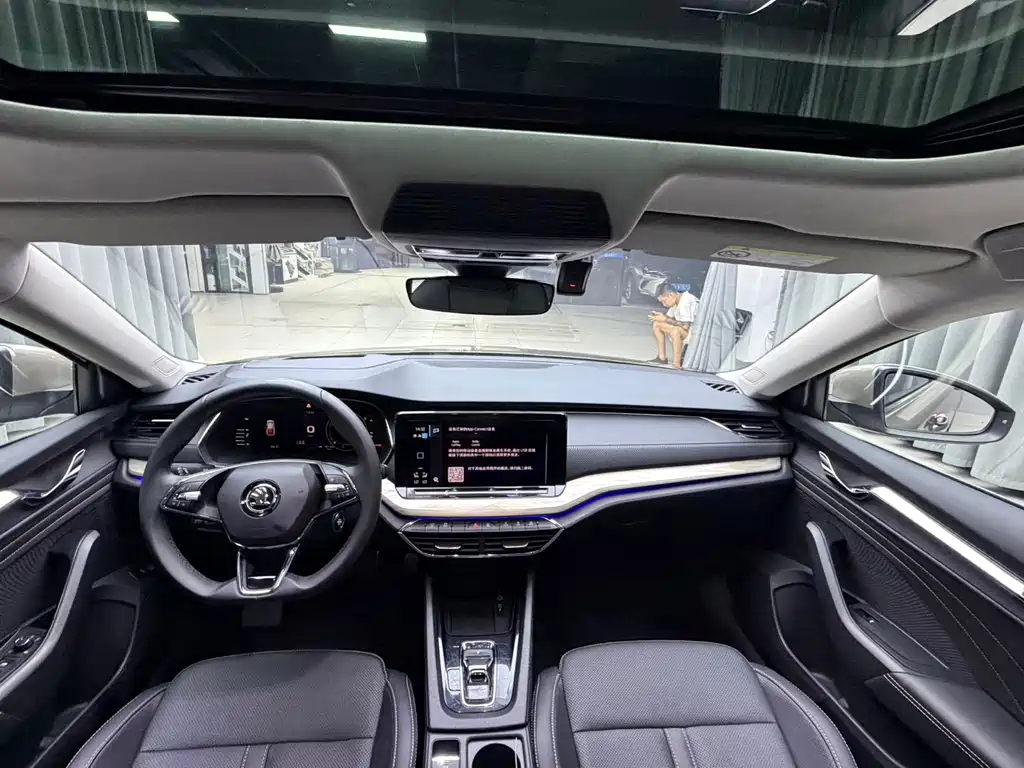 Skoda Octavia 2023 — фото 18