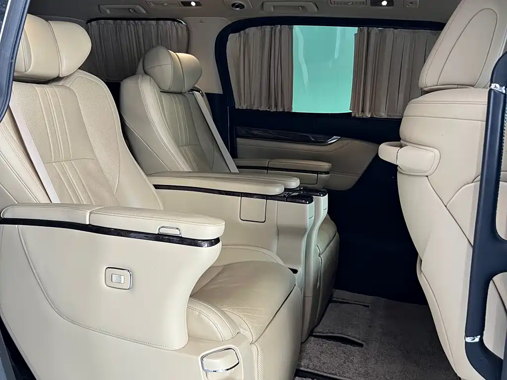 Toyota Alphard 2021 — фото 13