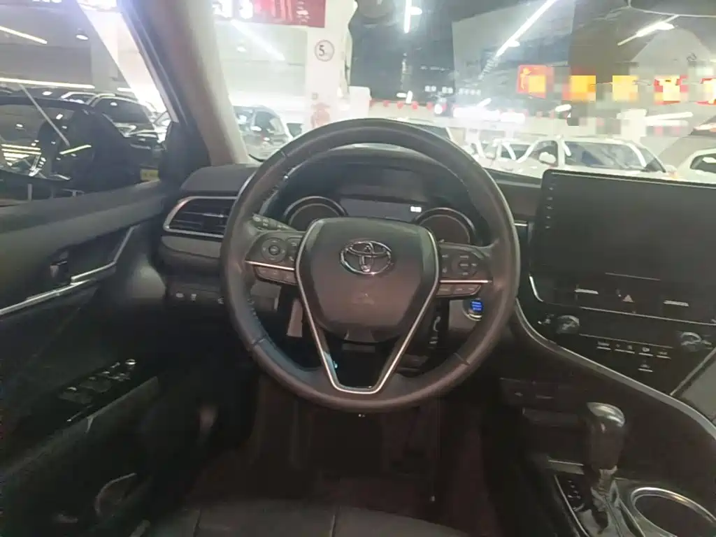 Toyota Camry 2022 — фото 11