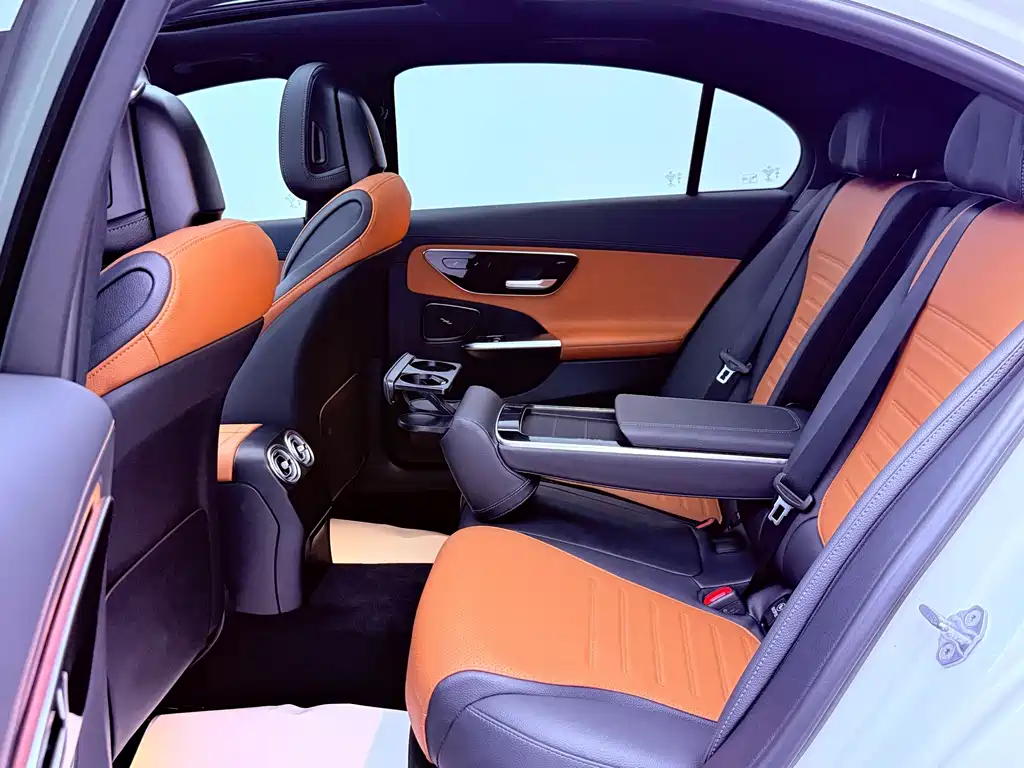 Mercedes-Benz C-Class 2023 — фото 18