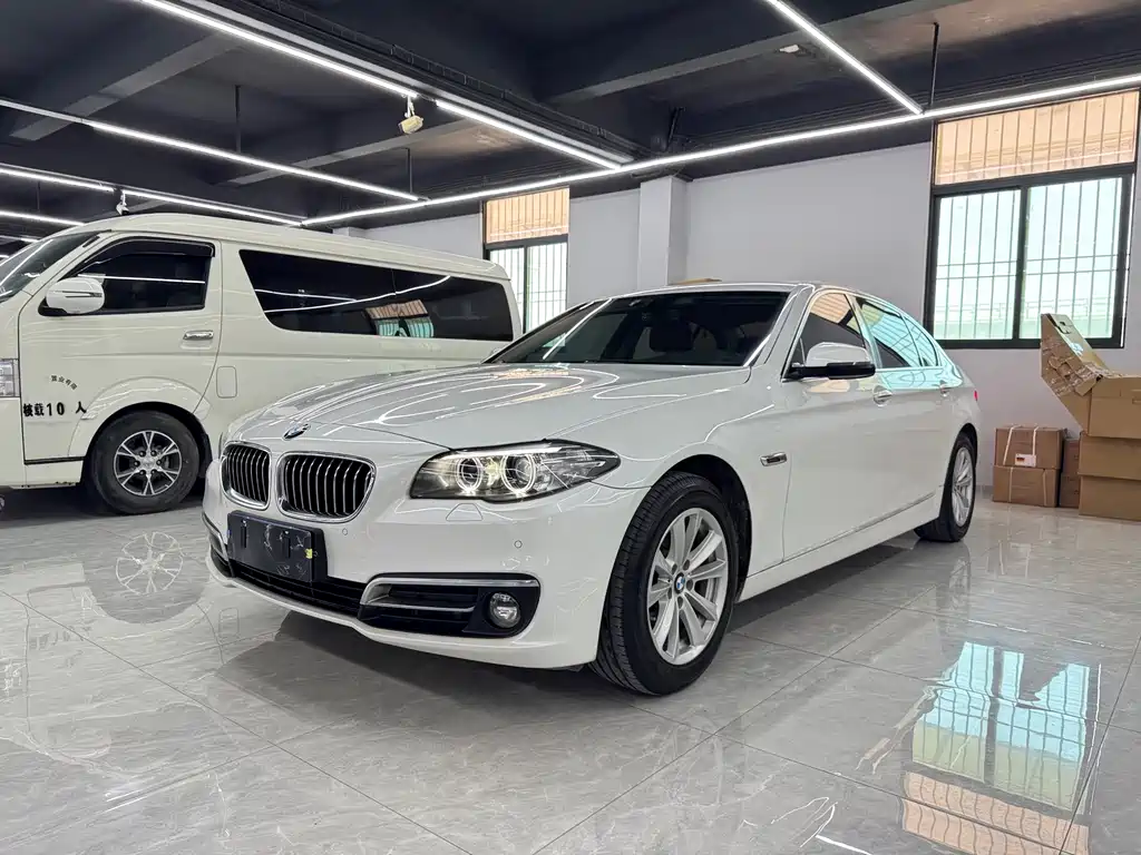 BMW 5 Series 2016 — фото 1