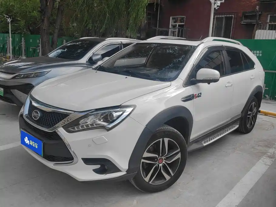 BYD Tang New Energy 2015 — фото 1