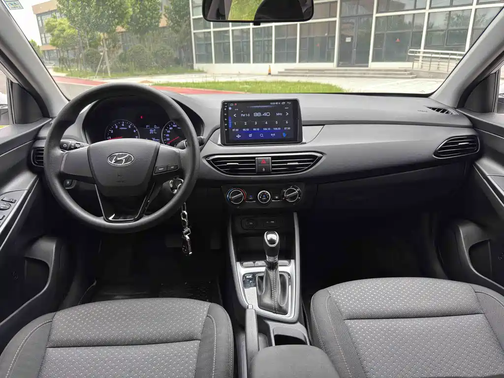 Hyundai Elantra 2021 — фото 11