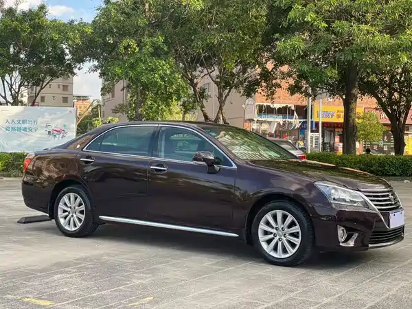 Toyota Crown 2015