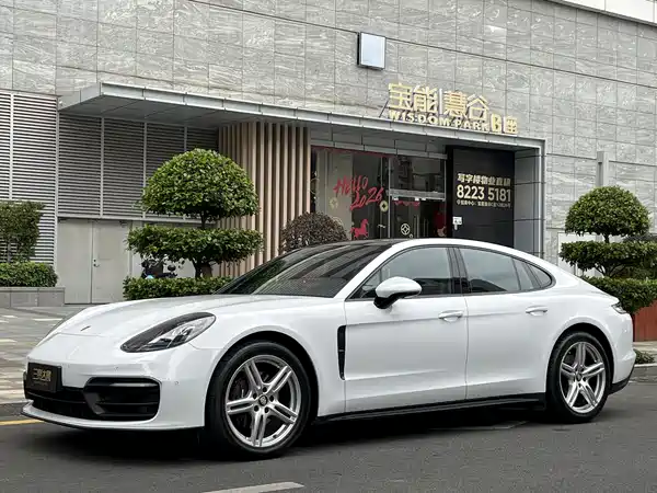 Porsche Panamera 2023
