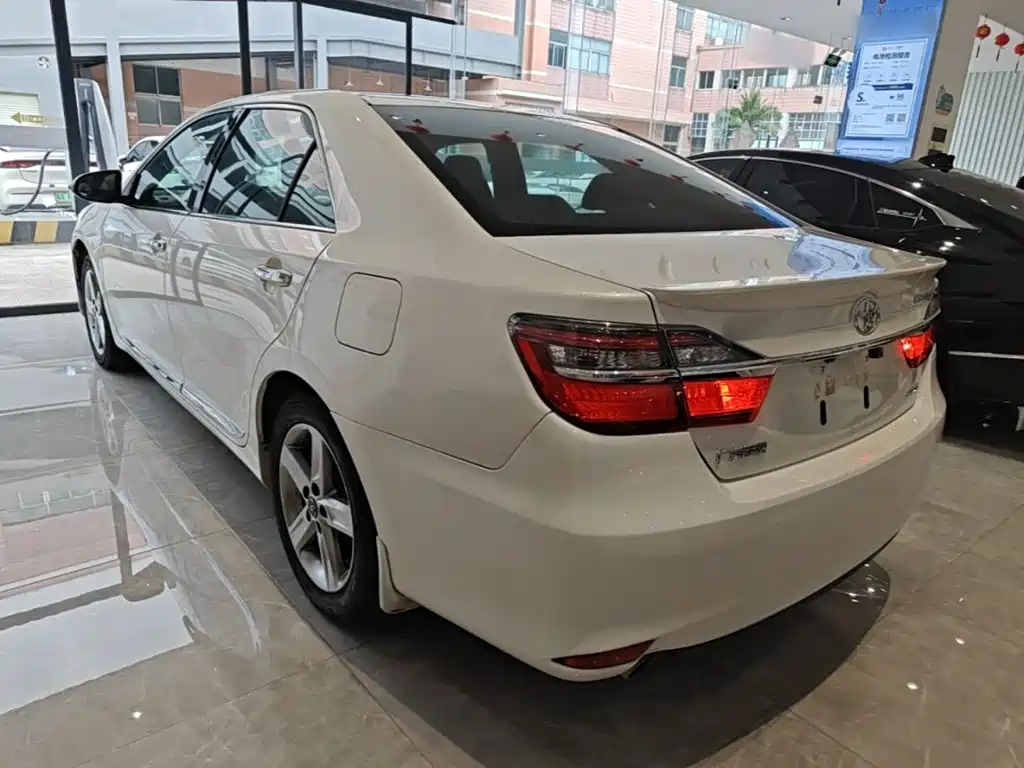 Toyota Camry 2017 — фото 5