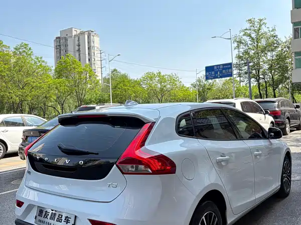 Volvo V40 2019