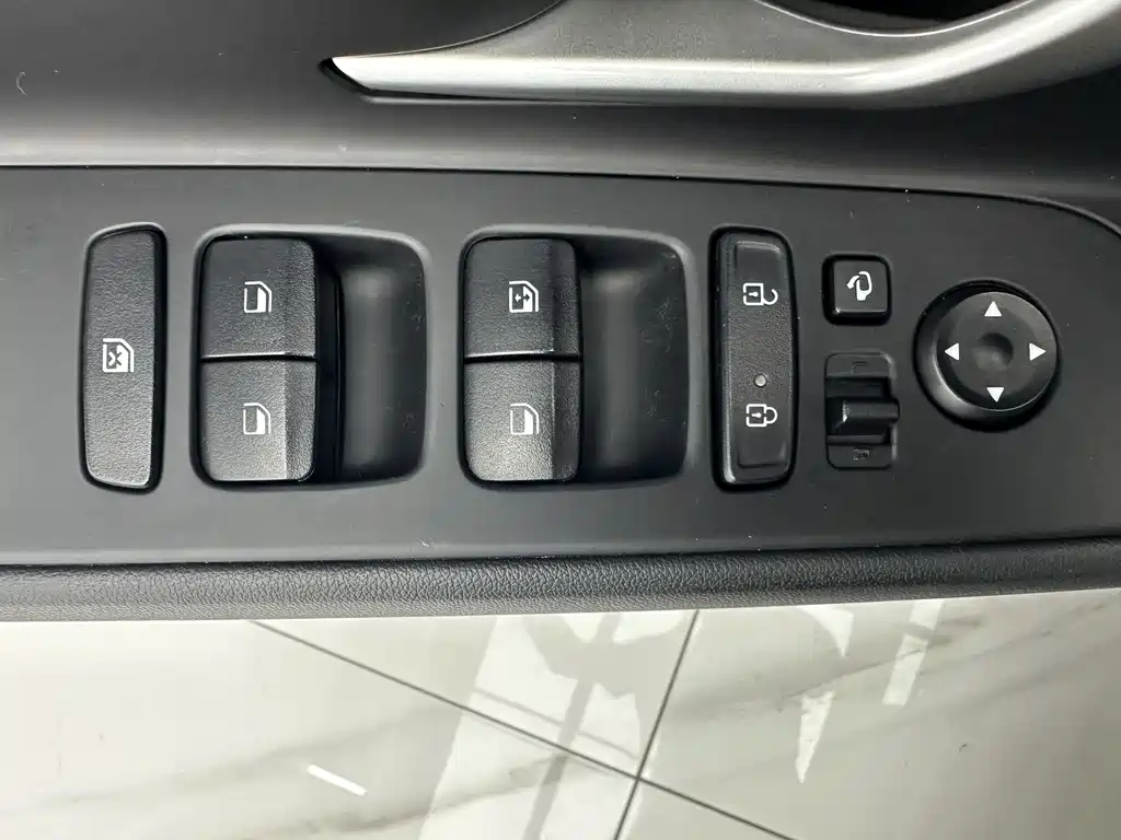 Hyundai Elantra 2023 — фото 12