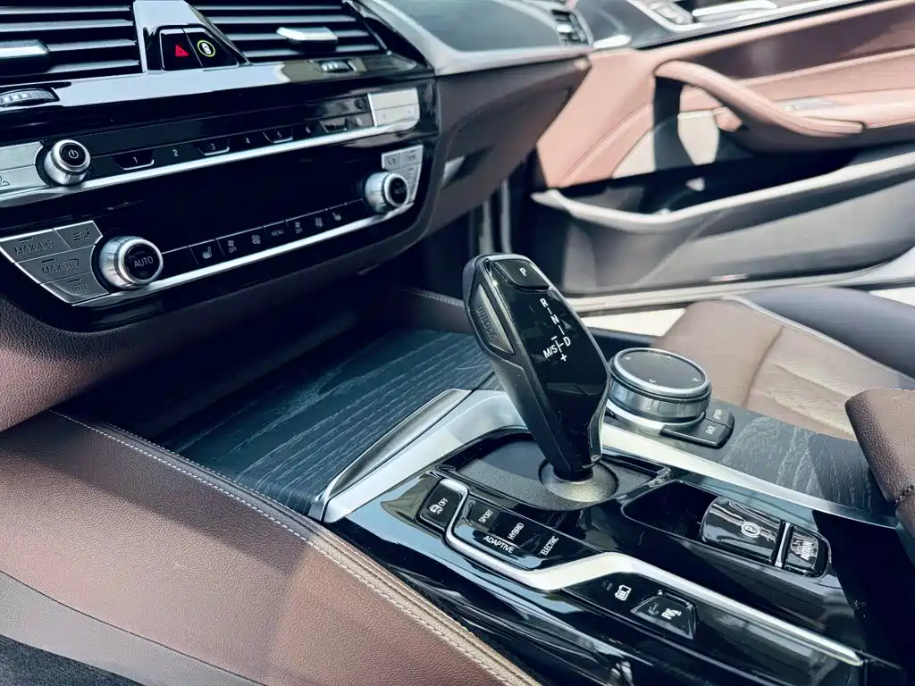 BMW 5 Series New Energy 2021 — фото 9