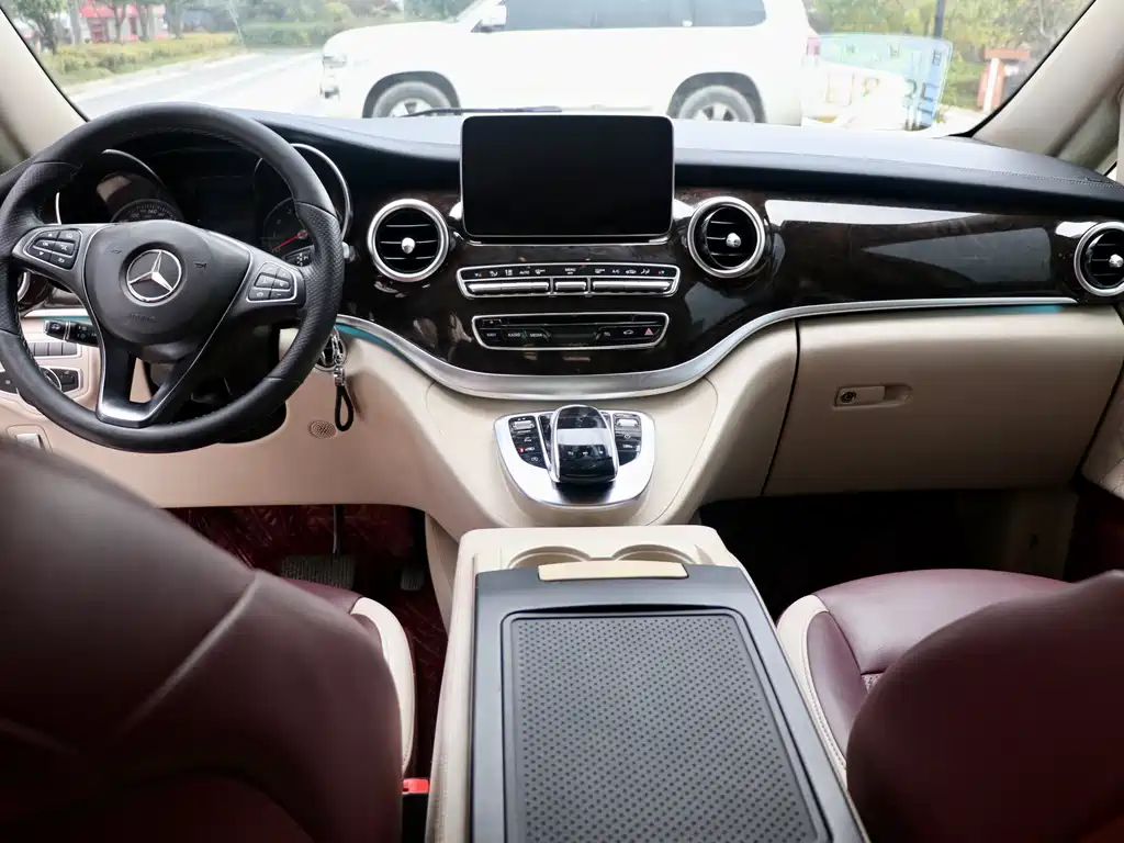 Mercedes-Benz V-Class 2019 — фото 11